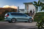 Chrysler Pacifica Hybrid Limited 2016 года